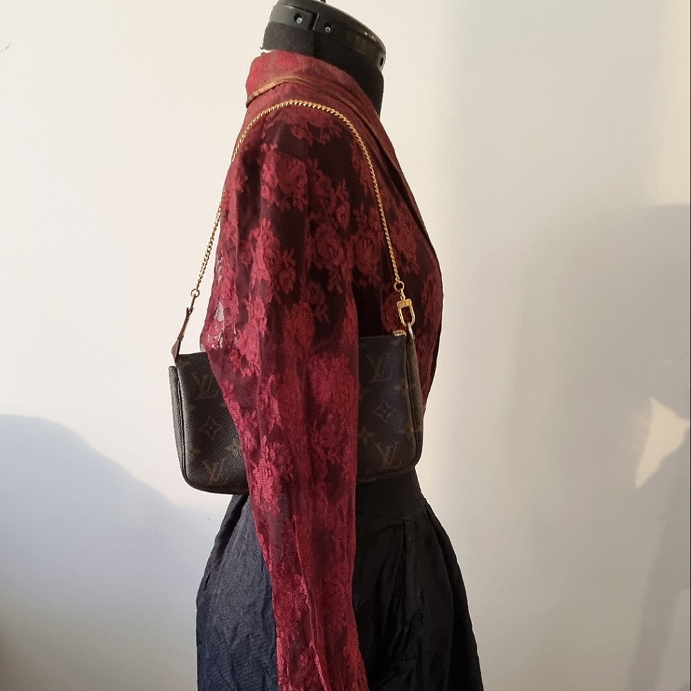 Vintage Red Lace Shirt - Picture 3 of 8
